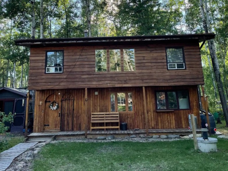 Whimsical Two Bedroom Cottage by the Lake